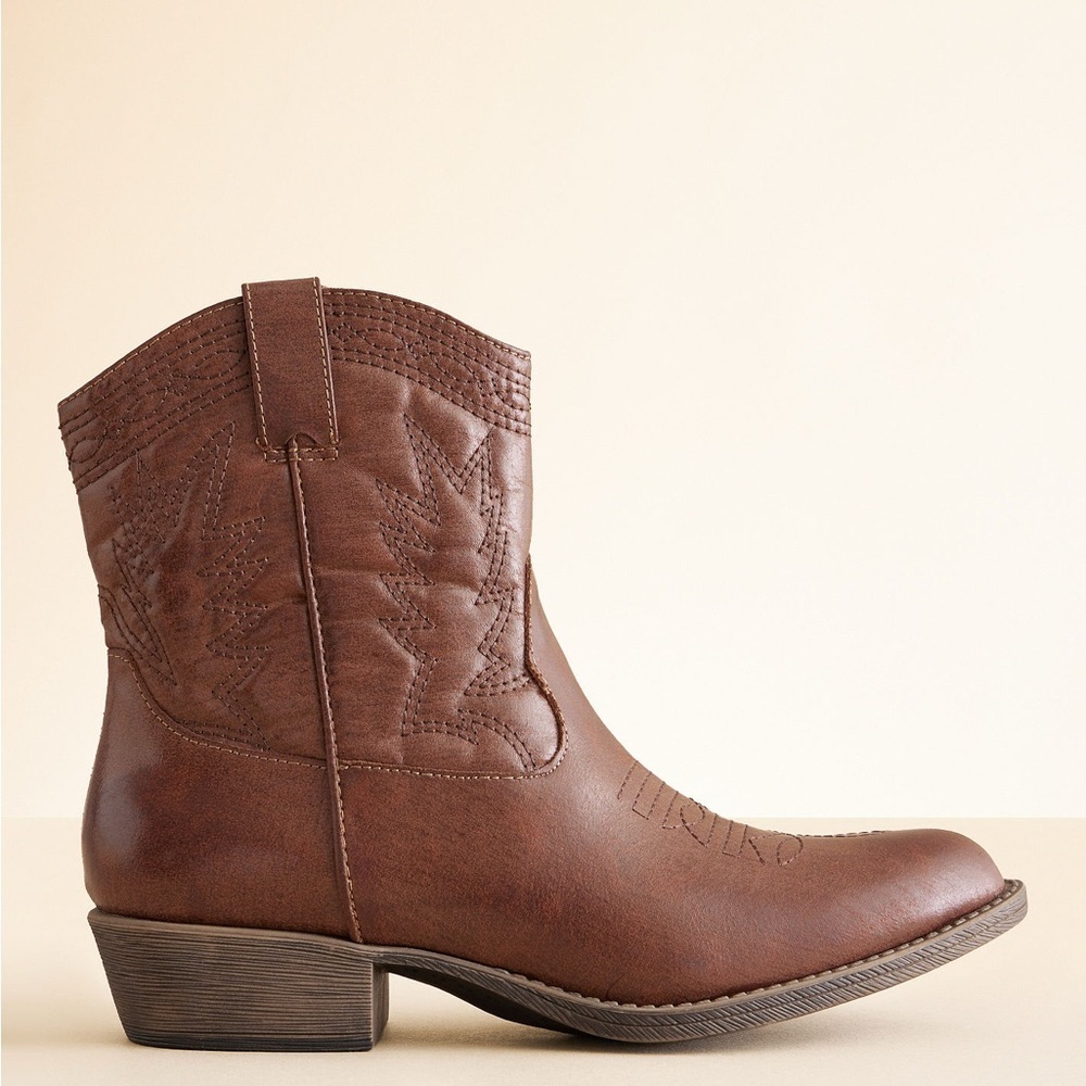 Coconuts by Matisse Pistol Western Ankle Boot size 6 NWOT